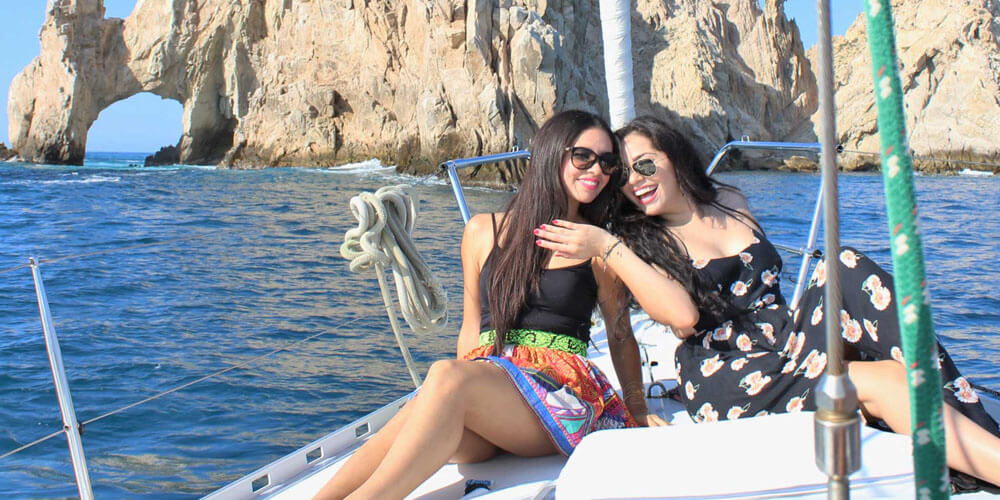 Picture of two ladies enjoying their vacation at Los Cabos